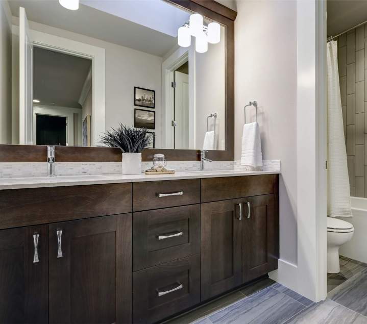 Aménagement de salles de bain en bois, uniques et esthétiques